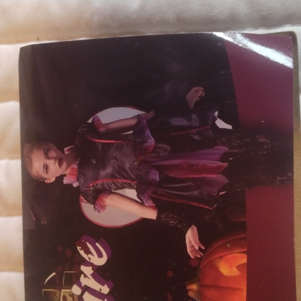 Halloween vampire costume for girls